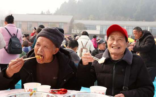 温暖食堂传递幸福滋味