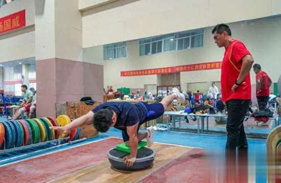 国家举重队训练视频