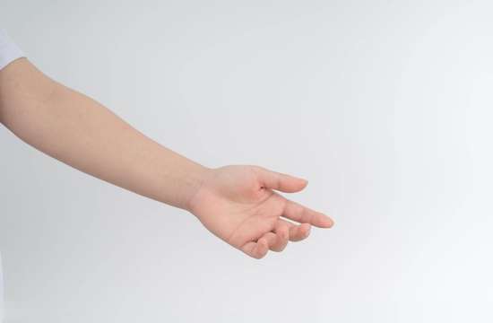 揉开手上的穴位