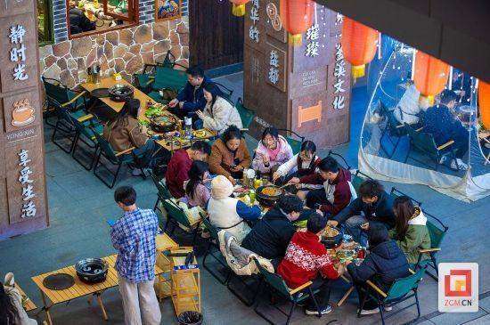 新春走基层服务区的年味盛宴