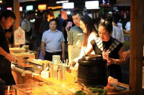 一个小摊带火一座城