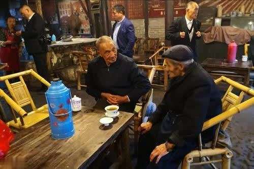 60岁走路喘不过气是什么原因