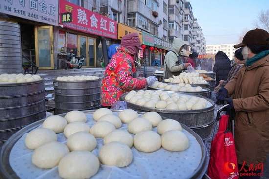 新春走基层赶大集