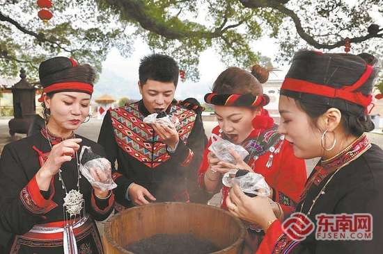 畲家乌米饭做法