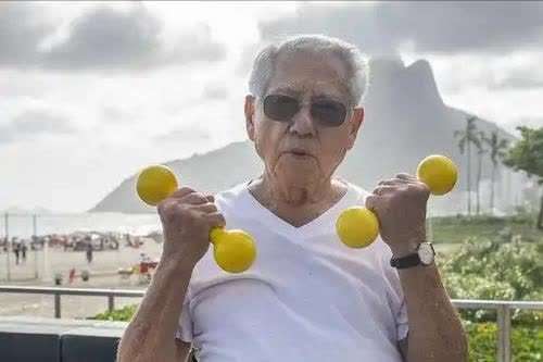 60岁走路喘不过气是什么原因