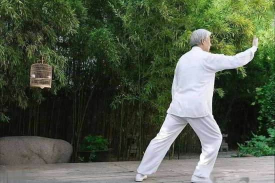 60岁走路喘不过气是什么原因