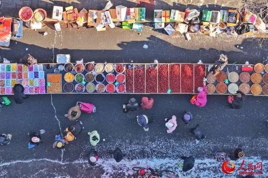 新春走基层赶大集