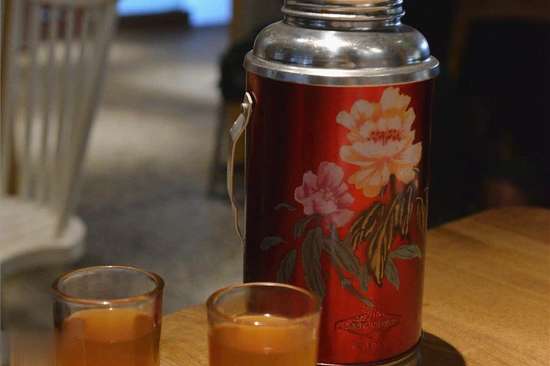 半夜起来喝水对身体有害吗