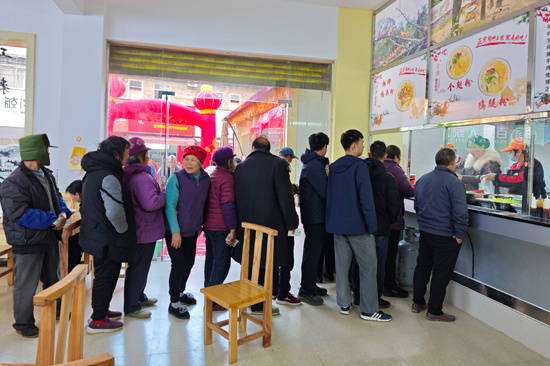 一只鸡带动一个村