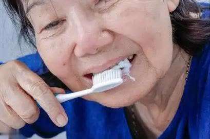 饭后刷牙损伤牙釉质