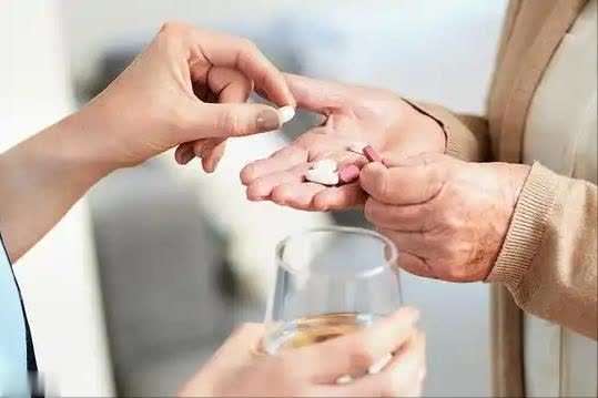 医生提醒65岁以上老人注意4件事