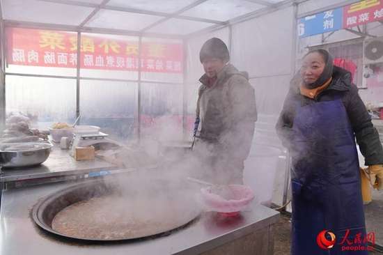 新春走基层赶大集