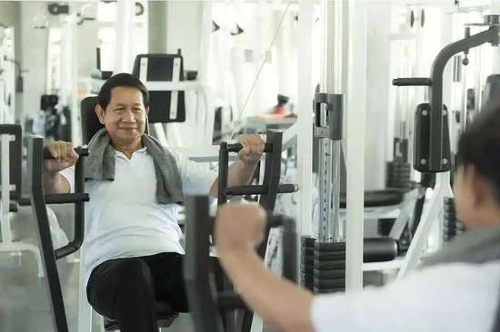 60岁走路喘不过气是什么原因