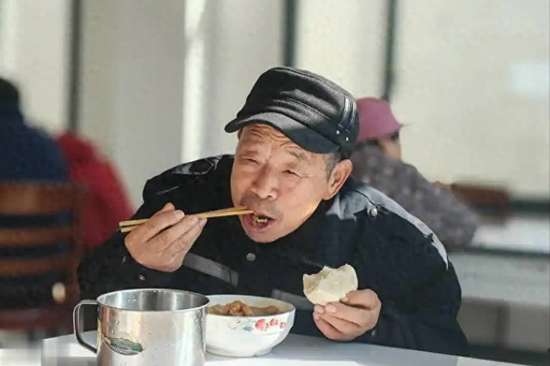 60岁以后吃饭七分饱错了