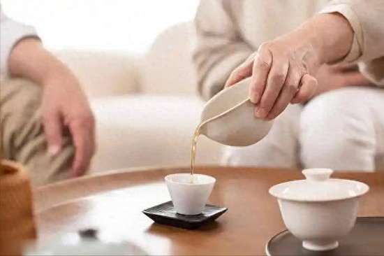 专家发现老人长期不喝酒