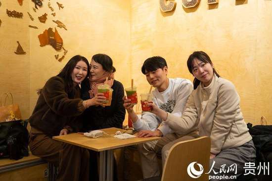 从一杯清亮的茶汤中品出人生本色