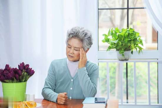 骨质疏松患者吃钙片的最佳时间