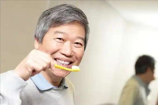 饭后刷牙损伤牙釉质