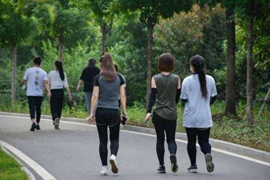 走路时有什么症状和表现