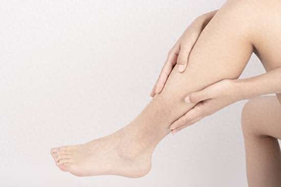 晚上腿浮肿是什么原因