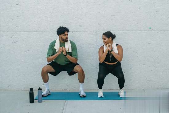 深蹲俯卧撑100个