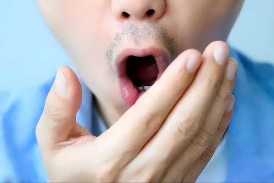 口腔出现五种迹象或是癌症的信号