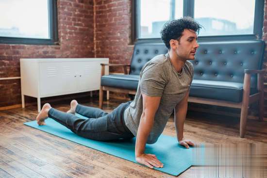 早起空腹10分钟运动