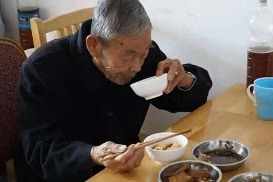 老年人晚餐决定寿命