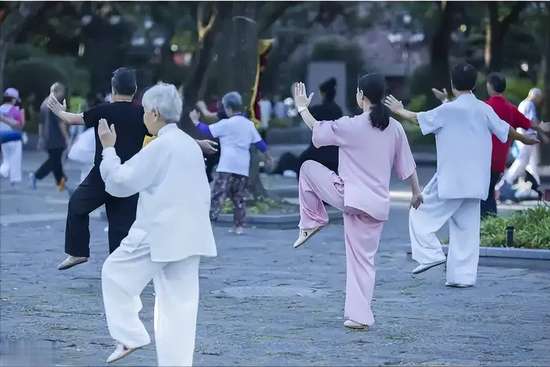 早上起床先喝水有什么好处