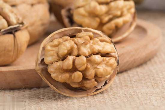 吃坚果杏仁的好处和坏处