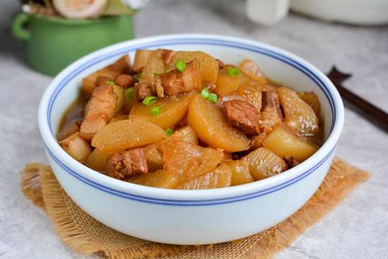 肉炒白萝卜块的做法