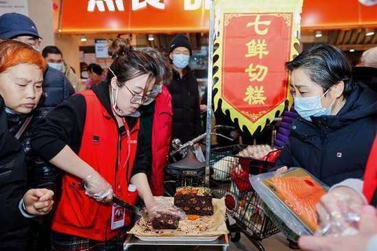 单月近38万的出境人数