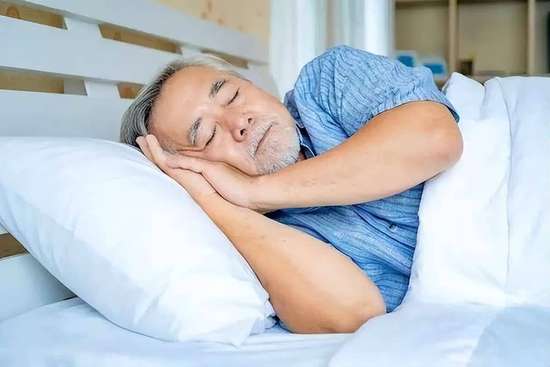 老人睡懒觉是什么预兆