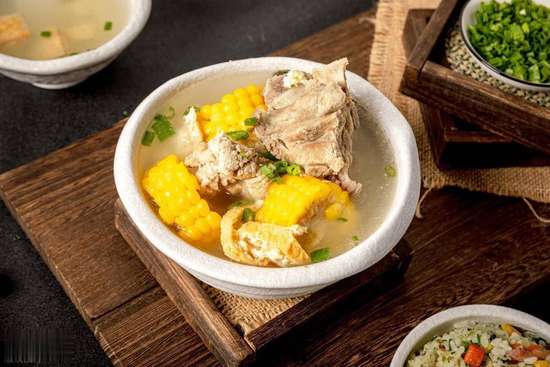 医生提醒少喝冷饮多喝热水