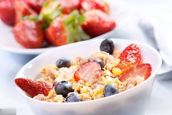 早餐只吃鸡蛋喝牛奶可以吗