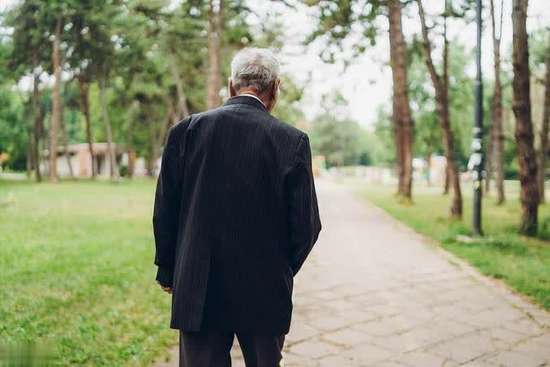 60岁走路喘不过气是什么原因