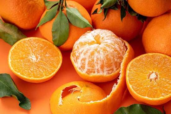 阳光下剥橙子烫伤