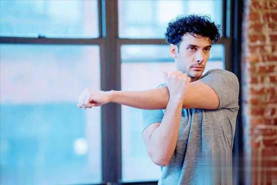 早起空腹10分钟运动