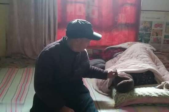 半夜起来喝水对身体有害吗