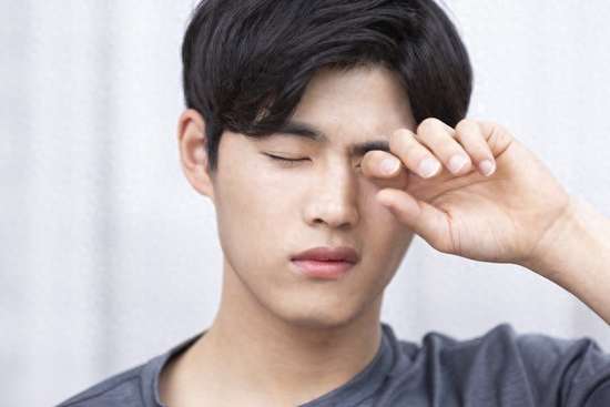 眼睛肿疼怎么快速消除