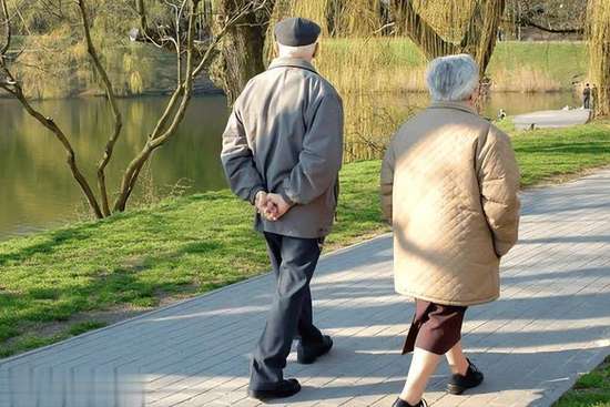 老人一吹风就感冒是怎么回事