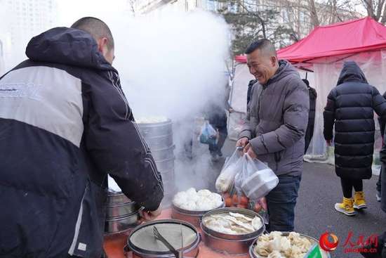 新春走基层赶大集