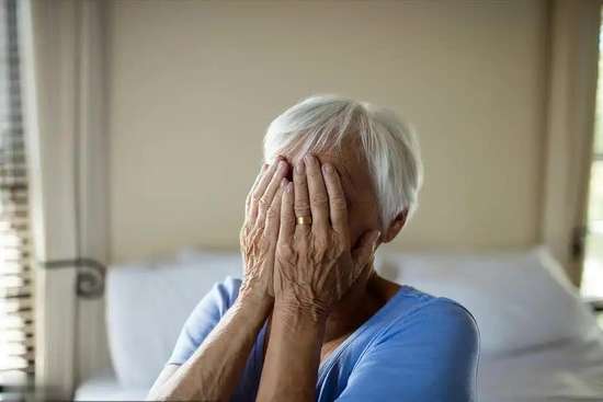 老人睡懒觉是什么预兆