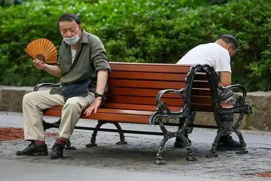 上了年纪的人不适合爬山