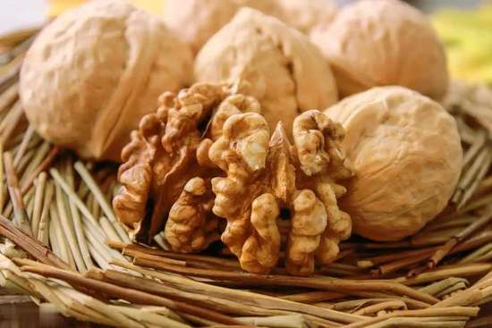 老人吃坚果有什么功效与作用