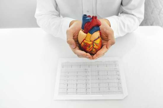 医生提醒少喝冷饮多喝热水