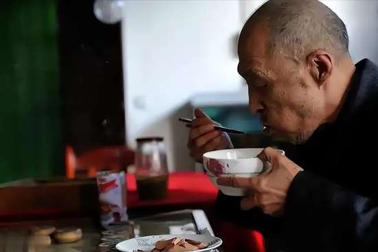 60岁以后吃饭七分饱错了