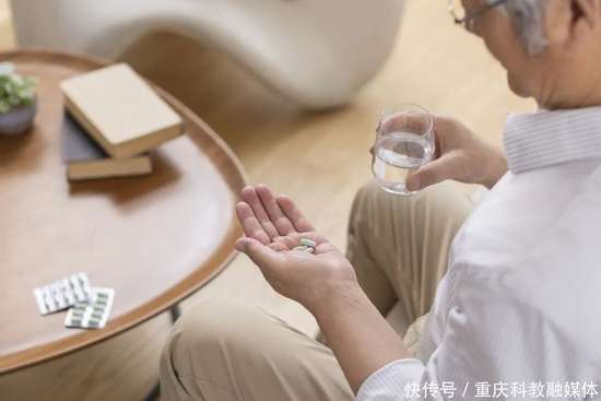 湖南59岁老人在医院大厅跌倒死亡