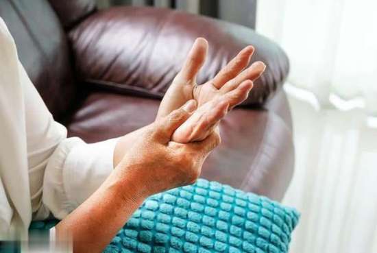 天气变凉类风湿性关节炎疼痛加剧