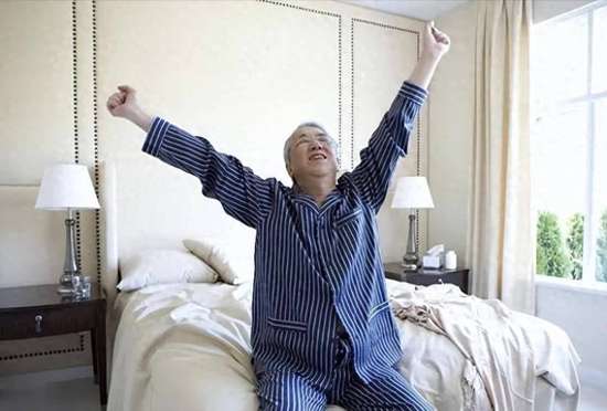 老人睡懒觉是什么预兆